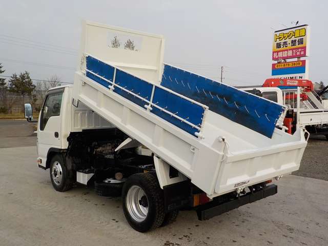 Isuzu Elf 7