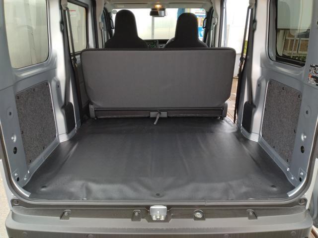 Daihatsu Hijet Cargo 7