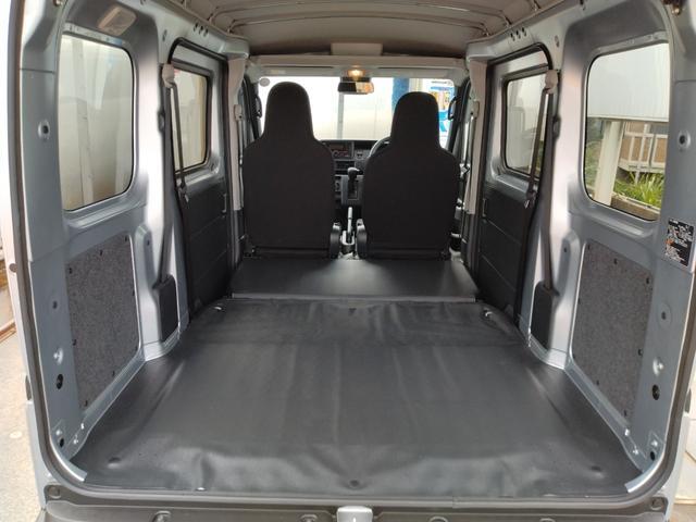 Daihatsu Hijet Cargo 8