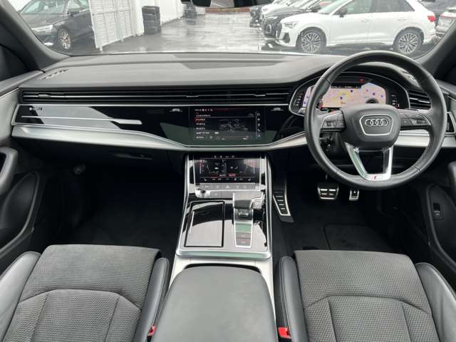 Audi Q8 6