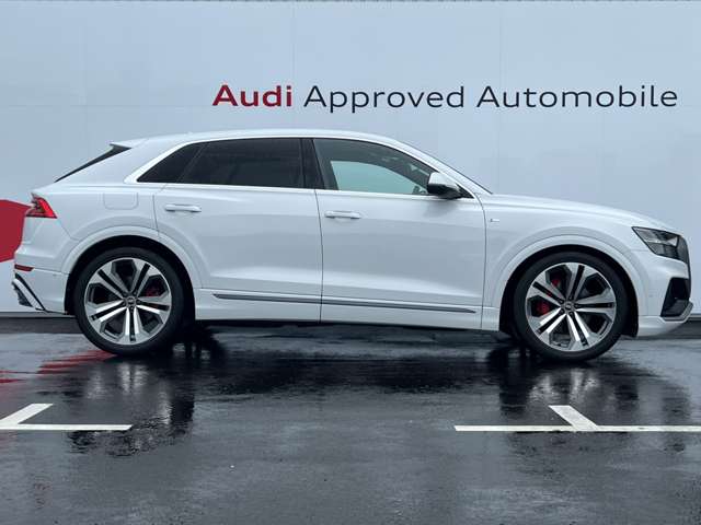 Audi Q8 10