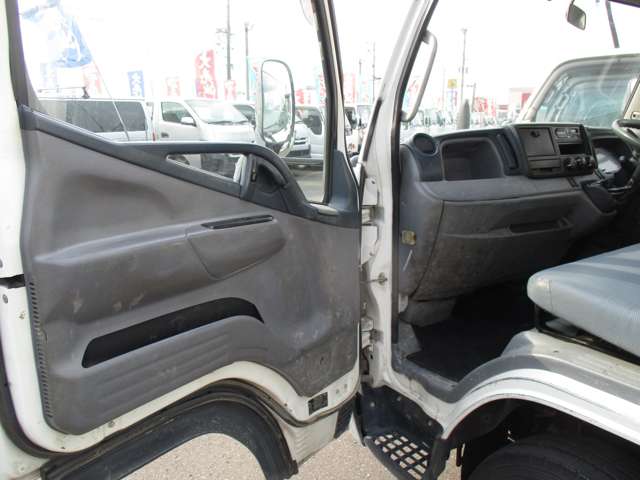 Mitsubishi Fuso Canter 9