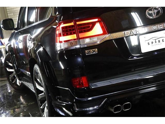 Toyota Land Cruiser 200 12