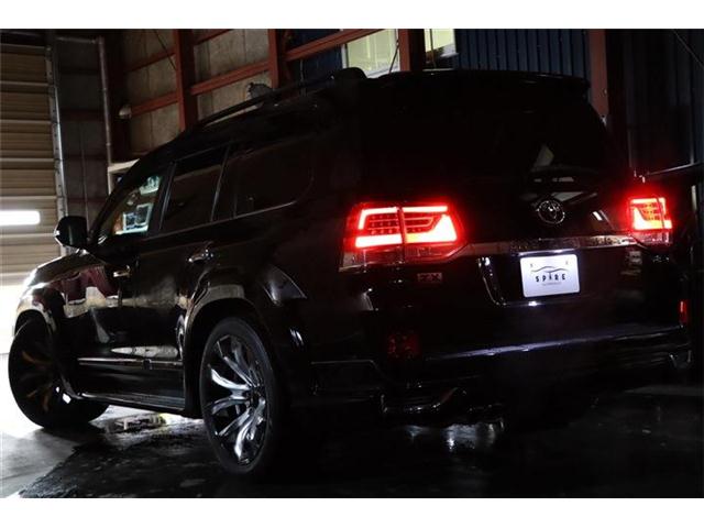 Toyota Land Cruiser 200 3