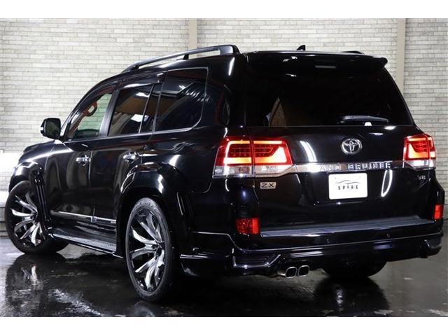 Toyota Land Cruiser 200 6