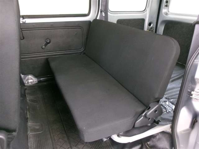 Daihatsu Hijet Cargo 11