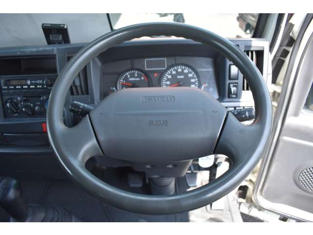 Isuzu Elf 6