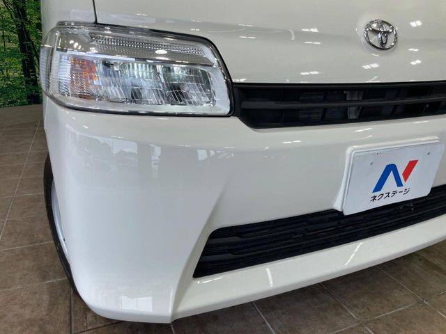 Toyota Town Ace Van 12