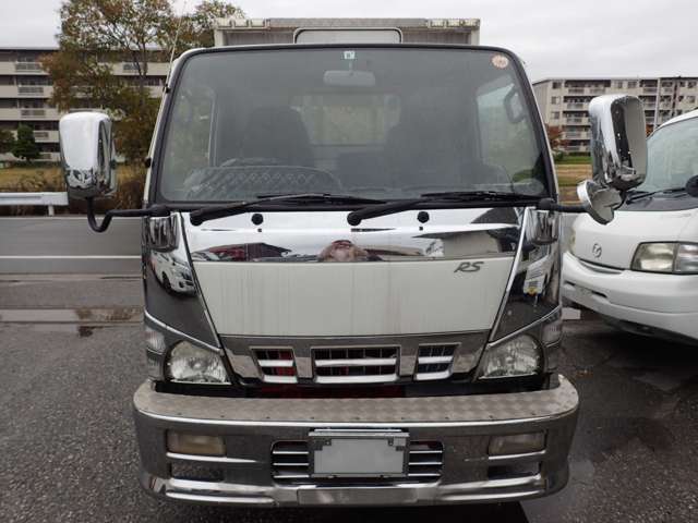 Isuzu Elf 2