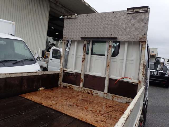 Isuzu Elf 7