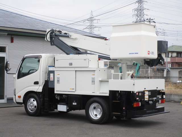 Hino Dutro 3