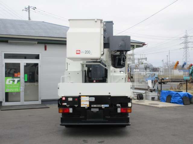 Hino Dutro 8
