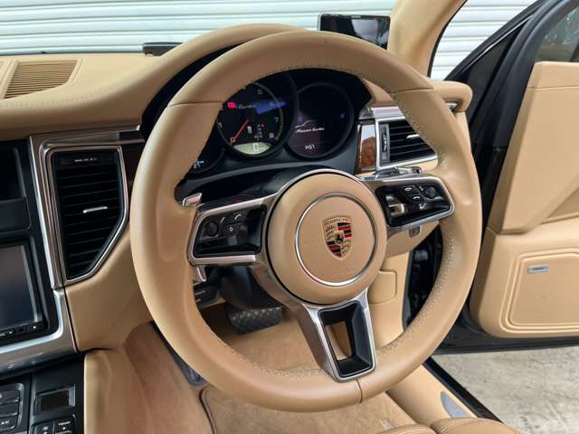 Porsche Macan 8