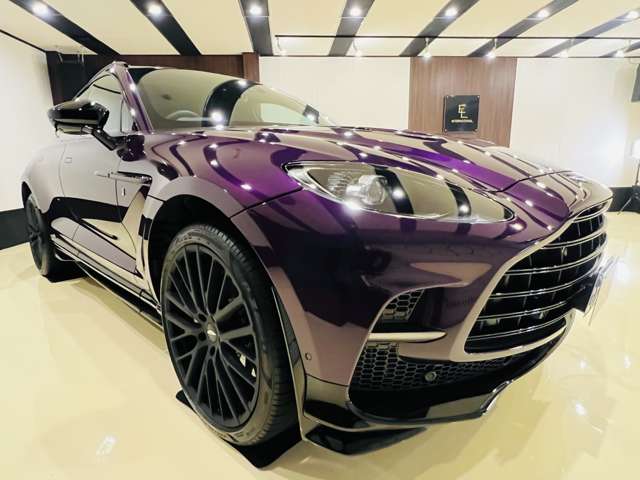 Aston Martin DBX 11
