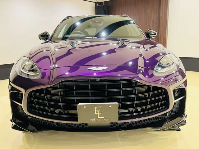 Aston Martin DBX 12