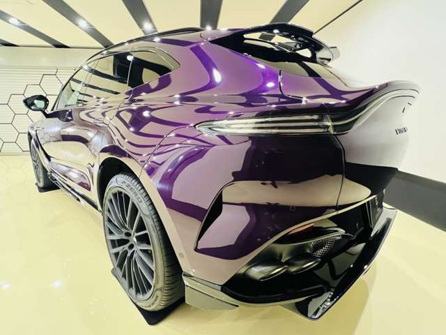Aston Martin DBX 7