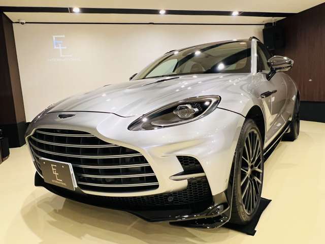 Aston Martin DBX 12