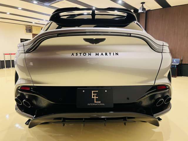 Aston Martin DBX 7
