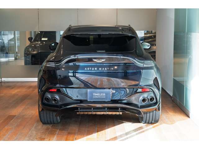 Aston Martin DBX 11
