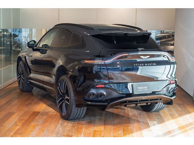 Aston Martin DBX 5