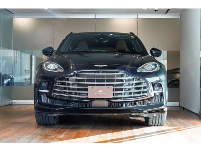 Aston Martin DBX 9