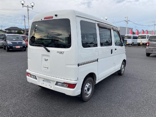 Daihatsu Hijet Cargo 6