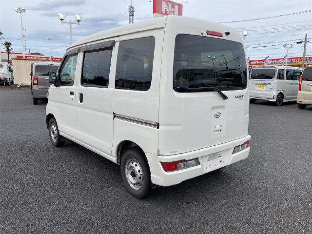 Daihatsu Hijet Cargo 7