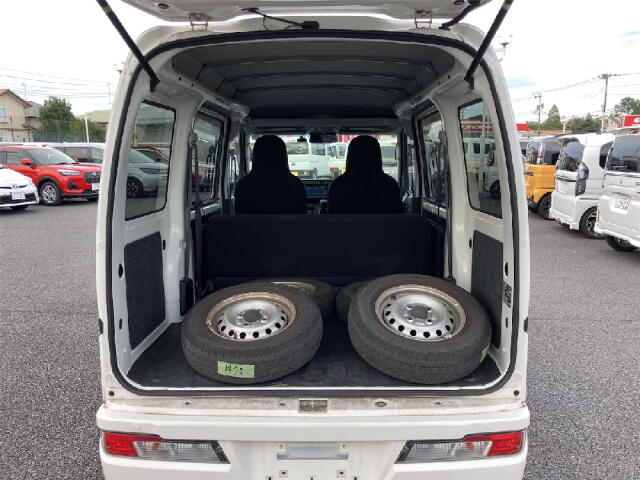 Daihatsu Hijet Cargo 10