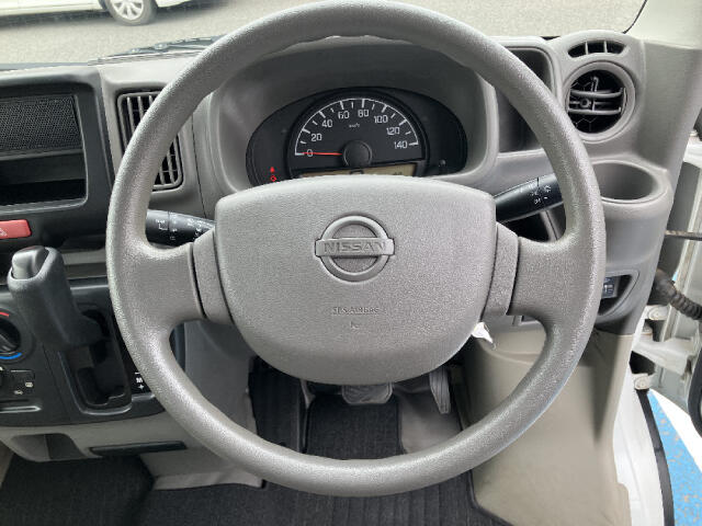 Nissan NV100 Clipper 12