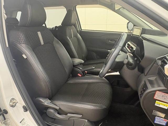 Daihatsu Rocky 11