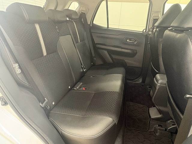 Daihatsu Rocky 12