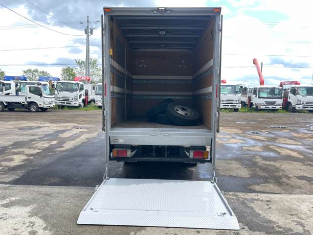 Isuzu Elf 11