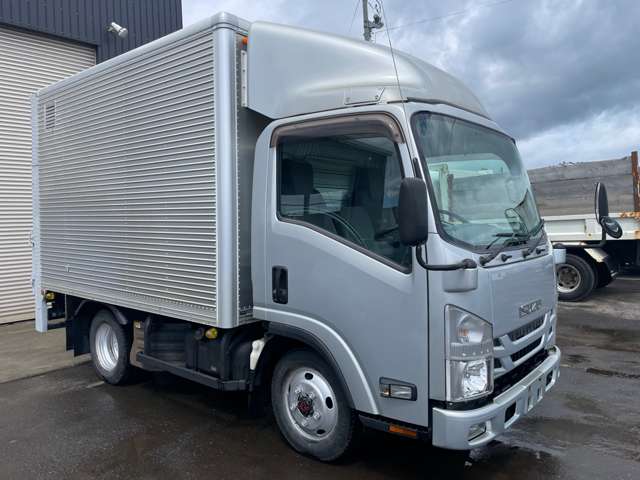 Isuzu Elf 3