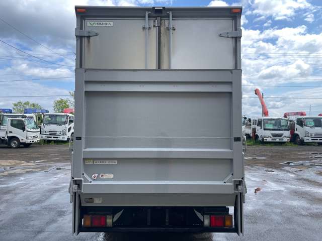 Isuzu Elf 6