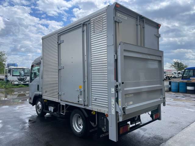 Isuzu Elf 7