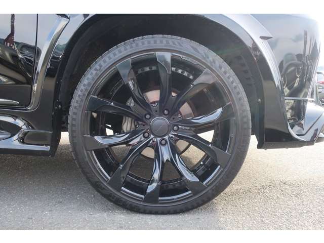 Lexus LX 3