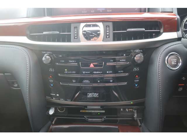 Lexus LX 7