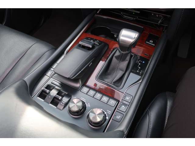 Lexus LX 9