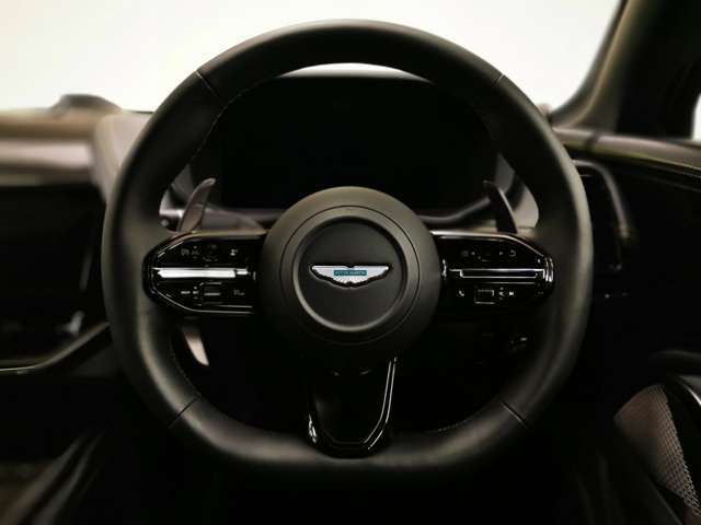 Aston Martin DBX 11