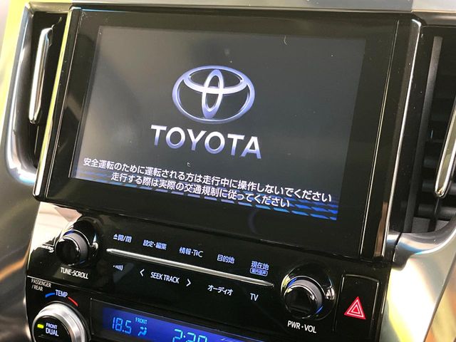 Toyota Alphard 4