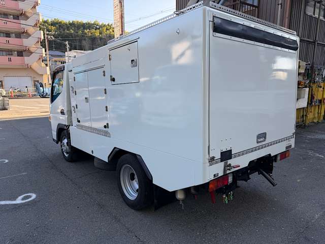 Mitsubishi Fuso Canter 9