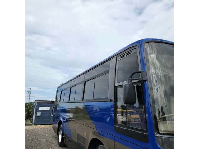 Hino S'elega 11