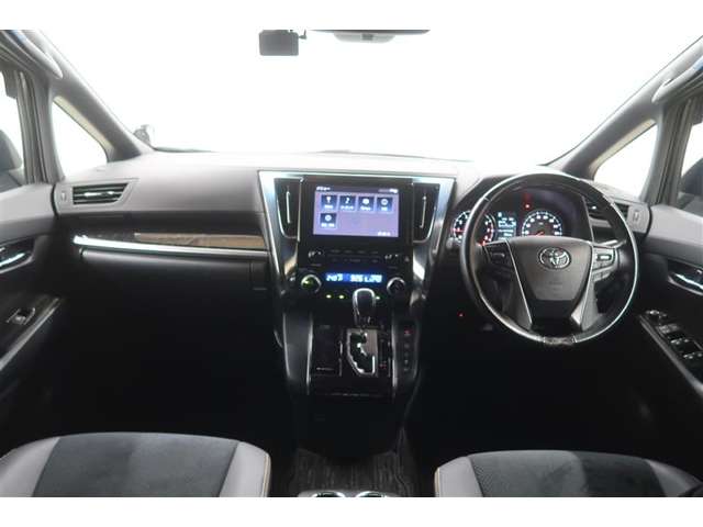 Toyota Alphard 6