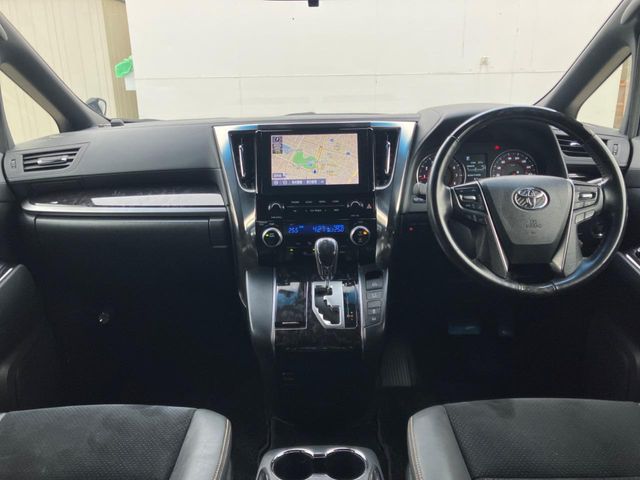 Toyota Vellfire 2