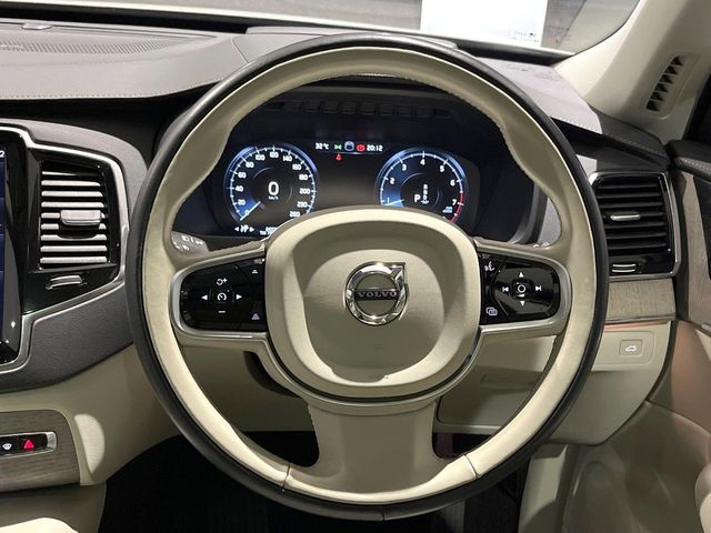 Volvo XC90 11