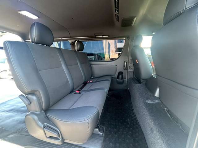 Toyota Hiace Van 11