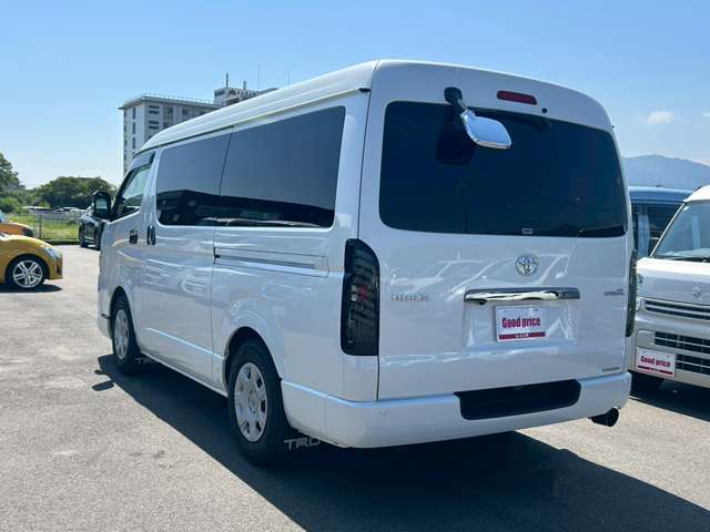 Toyota Hiace Van 4