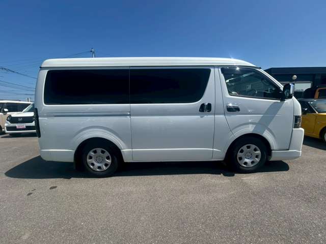 Toyota Hiace Van 7