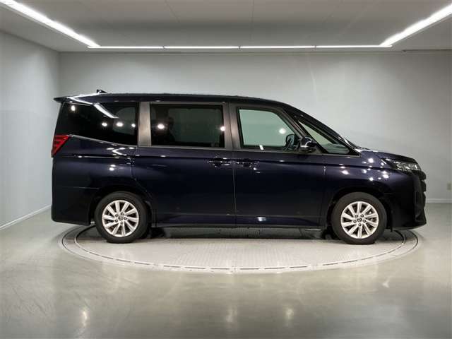 Toyota Noah 3