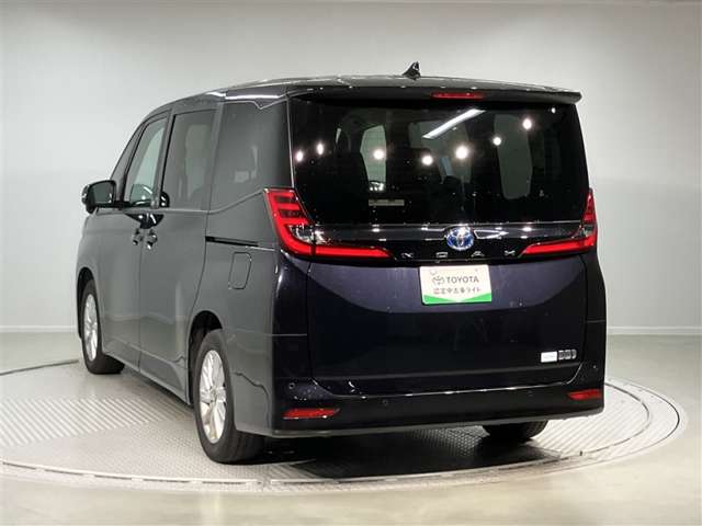 Toyota Noah 4